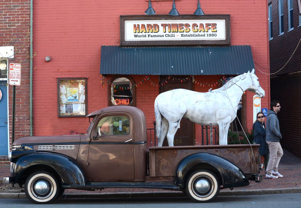How Much Horsepower Does a Horse Have? Facts, History & FAQs